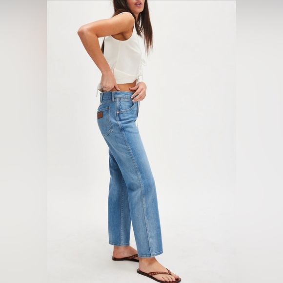 *NWT* Wrangler Sunset Mid-Rise Straight-Leg Jeans in Baby Blue, Size 29x29 - Picture 3 of 16